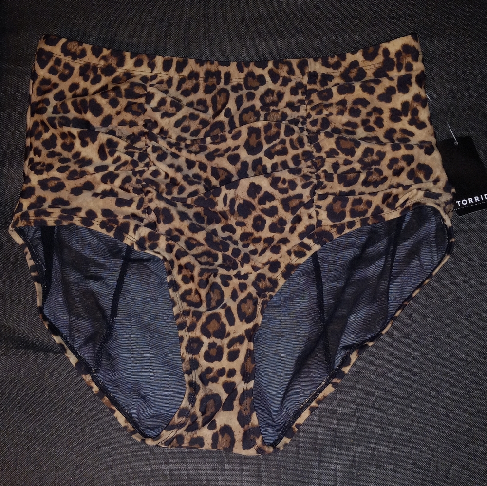 High Bottom Leopard Ruched Bikini ⛓️🪞 - Picture 3 of 11